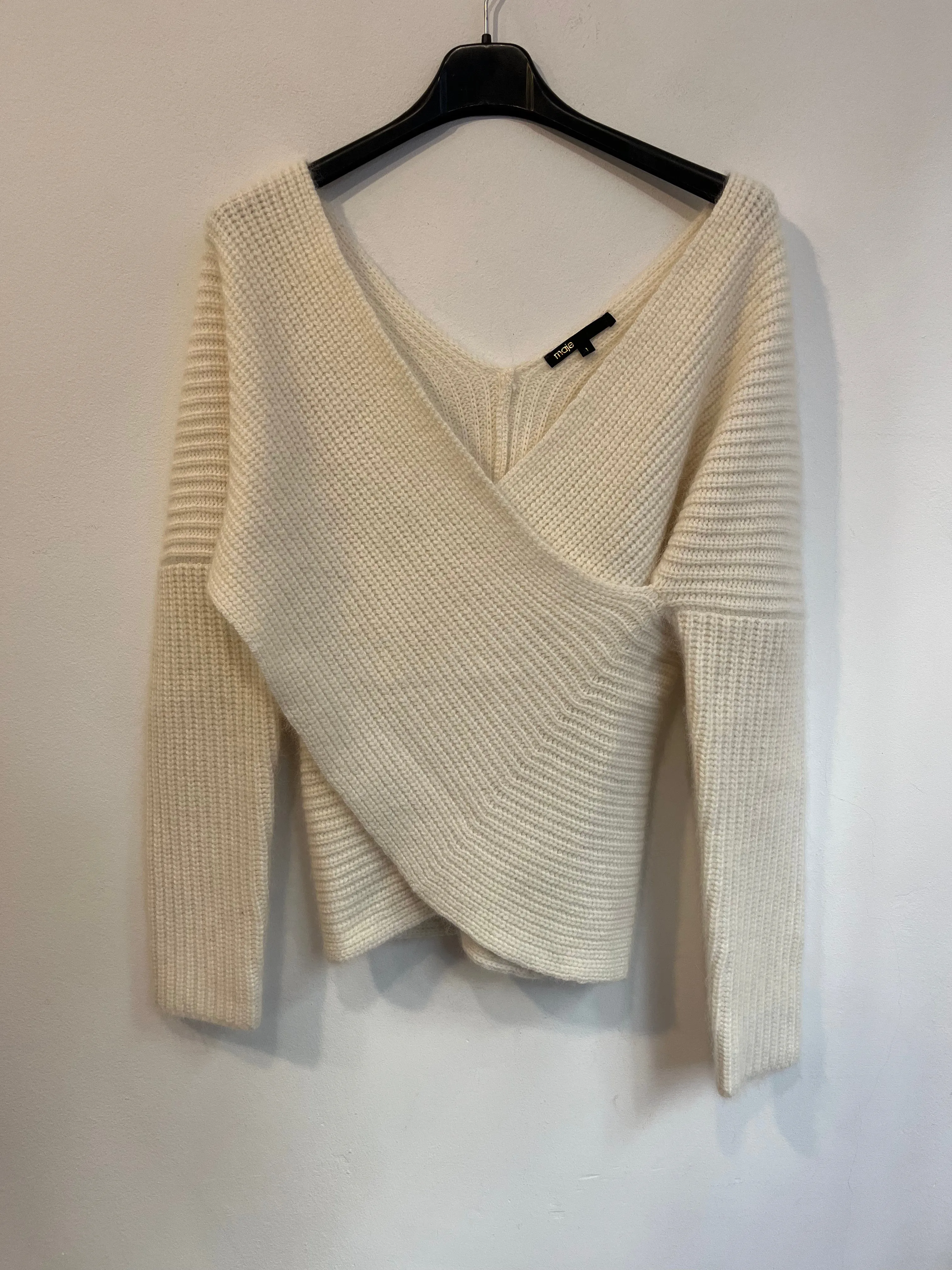 MAJE. Jersey claro angora escote cruzado. T 1(S)