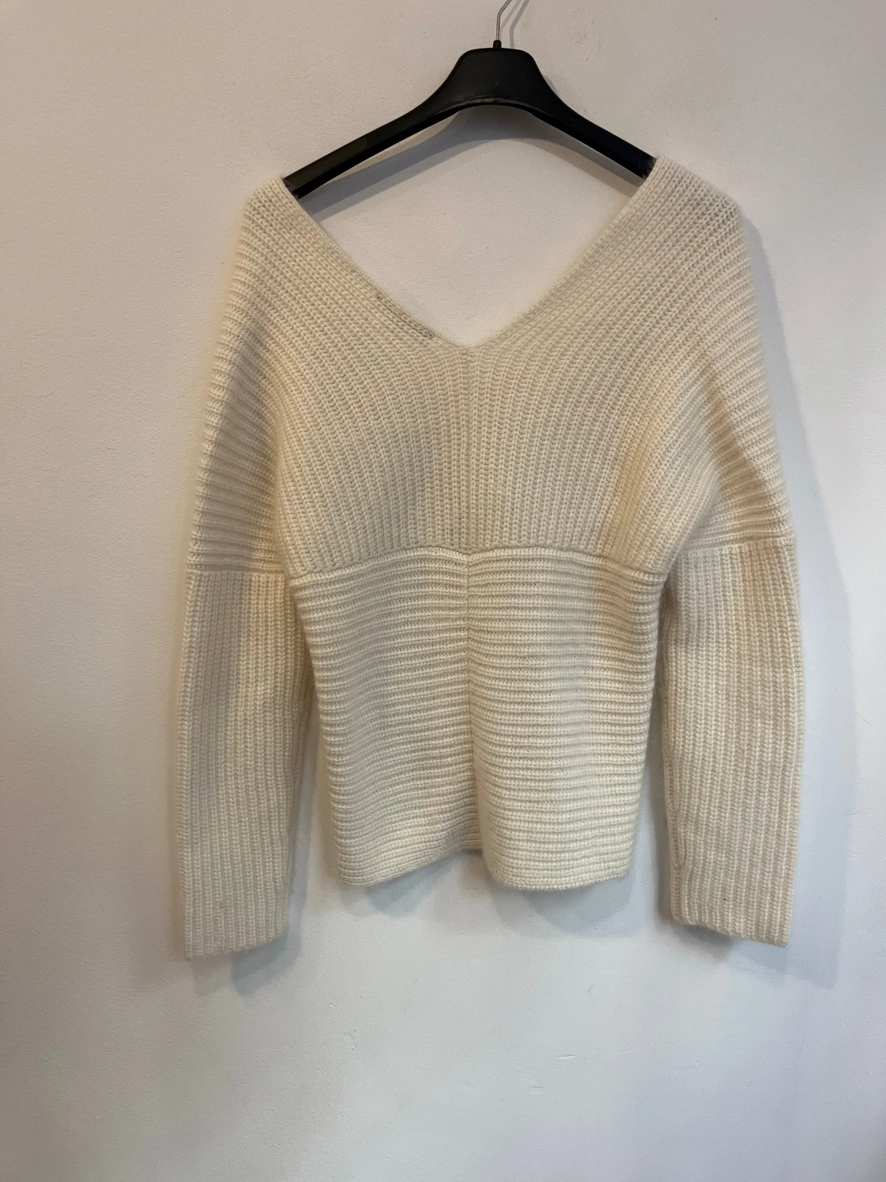 MAJE. Jersey claro angora escote cruzado. T 1(S)