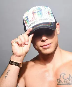PRIDE LIPS CAP